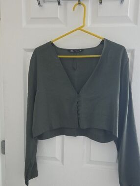 Zara Olive Cropped V-Neck Button Front Blouse